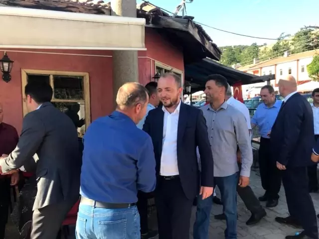 AK Parti ilçe ve belde teşkilatlarında bayramlaştı AK Parti ilçe ve belde teşkilatlarında bayramlaştı