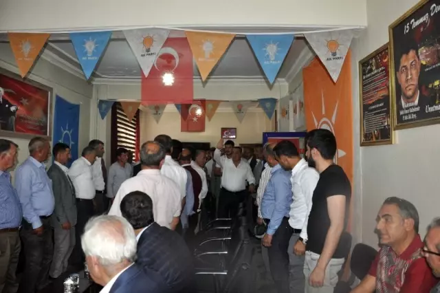 AK Parti Muş Milletvekili Şimşek, vatandaşlarla bayramlaştı AK Parti Muş Milletvekili Şimşek, vatandaşlarla bayramlaştı