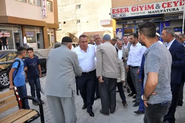 AK Parti Muş Milletvekili Şimşek, vatandaşlarla bayramlaştı AK Parti Muş Milletvekili Şimşek, vatandaşlarla bayramlaştı