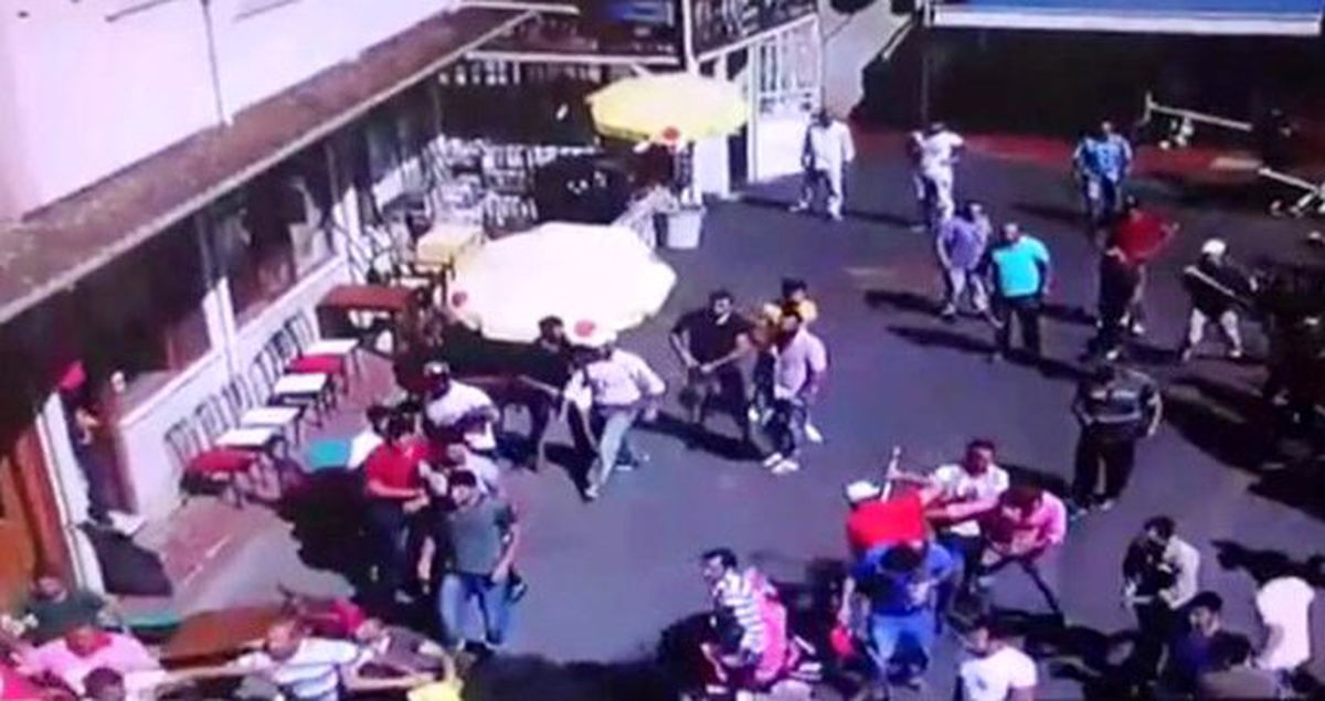 Büyükada'da, faytoncular ve akülü araç sahipleri tekme tokat birbirine girdi! Kamera kayıttaydı