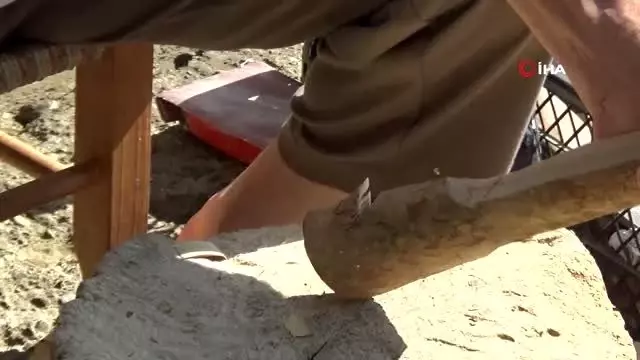 Emekli postacı baba mesleğini yaşatmaya çalışıyor Emekli postacı baba mesleğini yaşatmaya çalışıyor