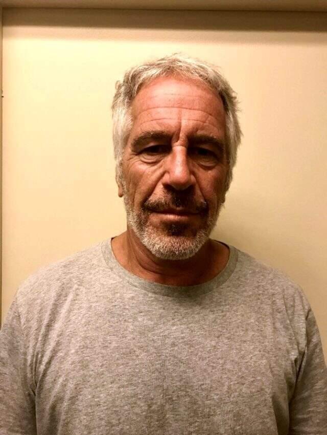 Hücresinde ölü bulunan ABD'li milyarder Epstein'in evinde kadın elbiseli Bill Clinton tablosu bulundu