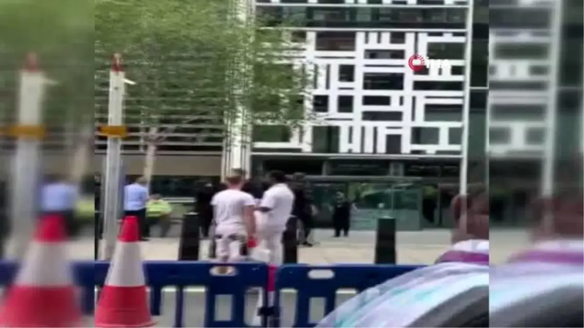 İngiltere İçişleri Bakanlığı Önünde Bıçaklı Saldırıİçişleri Bakanlığı Ofisleri Kapatıldı