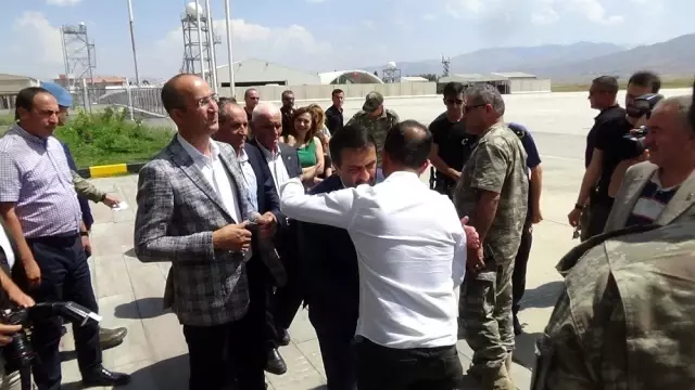 Kaymakam Kendüzler Yüksekova'dan ayrıldı Kaymakam Kendüzler Yüksekova'dan ayrıldı