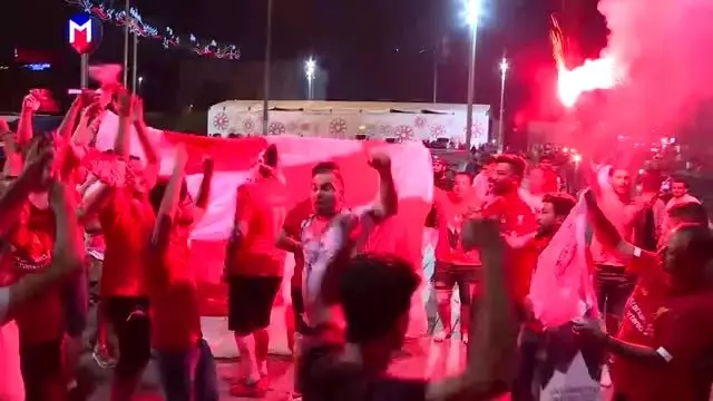 Liverpool taraftarlarından Taksim'de sevinç gösterisi Liverpool taraftarlarından Taksim'de sevinç gösterisi
