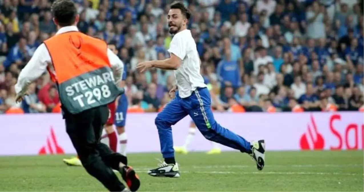 Maç oynanırken sahaya atlayan fenomen Ali Abdülselam Yılmaz'ın Instagram hesabı kapatıldı