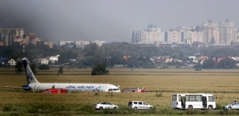 Moskova'dan kalkışta martı sürüsüne çarpan uçaktan 'mucize iniş'