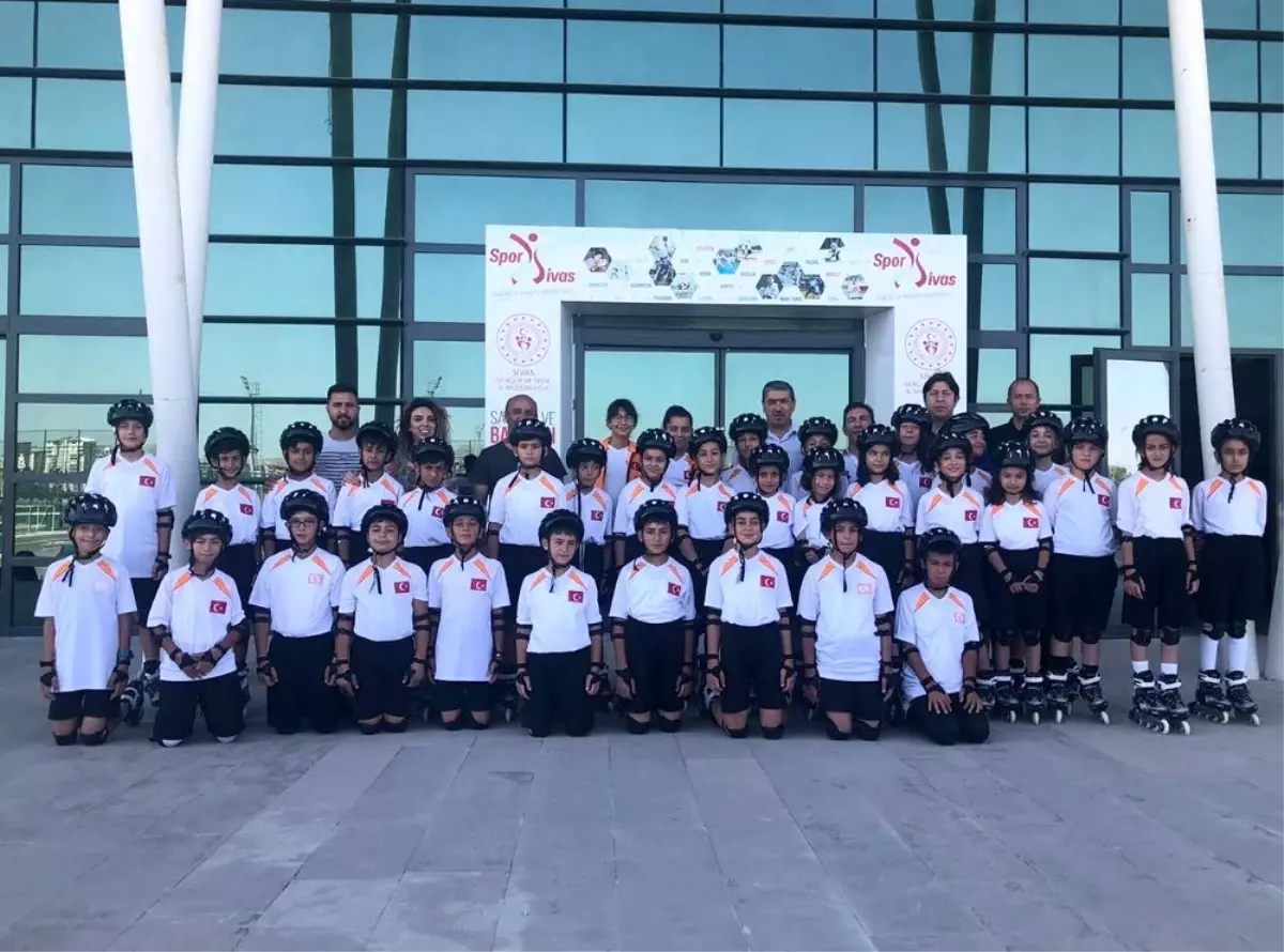 Müdür Tunç, kayak idmanlarını takip etti