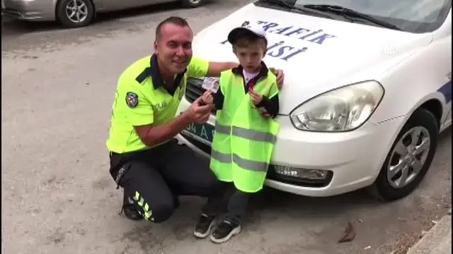 Polis ağabeylerinden Doruk'a sürpriz ziyaret