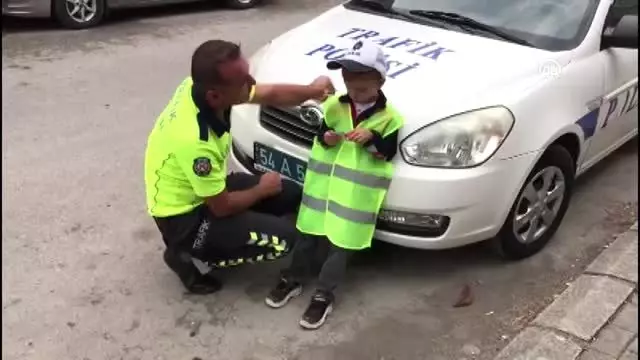 Polis ağabeylerinden Doruk'a sürpriz ziyaret
