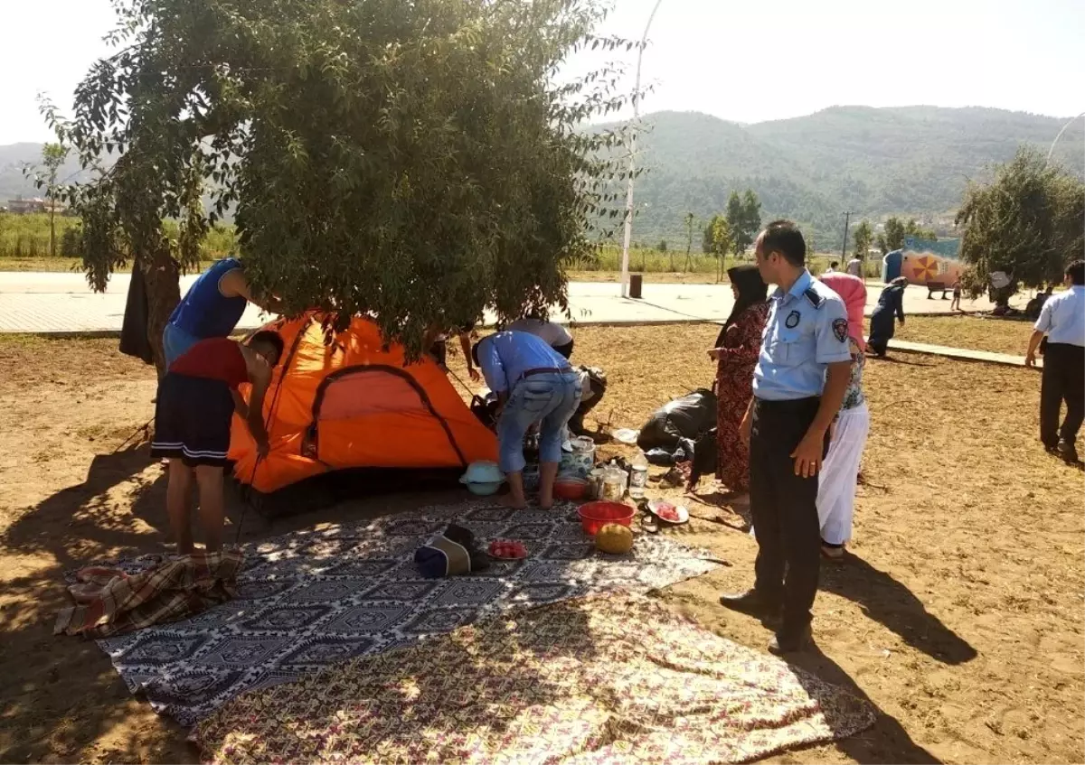 Zabıtadan sahildeki çadırlara müdahale