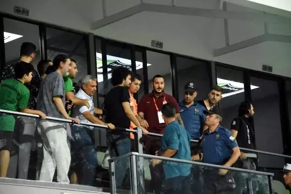 Necati Ateş ve Hasan Şaş, Denizlispor taraftarları ile gerginlik yaşadı! Necati Ateş ve Hasan Şaş, Denizlispor taraftarları ile gerginlik yaşadı!