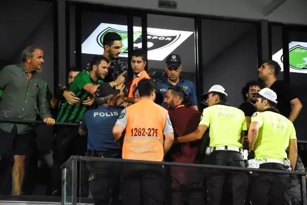 Necati Ateş ve Hasan Şaş, Denizlispor taraftarları ile gerginlik yaşadı! Necati Ateş ve Hasan Şaş, Denizlispor taraftarları ile gerginlik yaşadı!