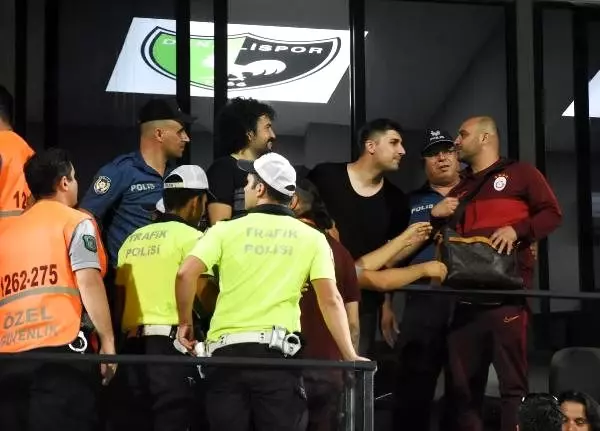 Necati Ateş ve Hasan Şaş, Denizlispor taraftarları ile gerginlik yaşadı! Necati Ateş ve Hasan Şaş, Denizlispor taraftarları ile gerginlik yaşadı!