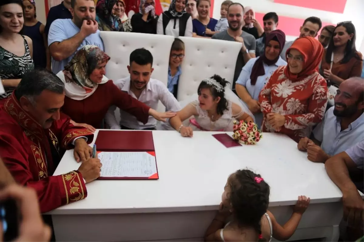 Down sendromlu Rabia'ya damatsız düğün