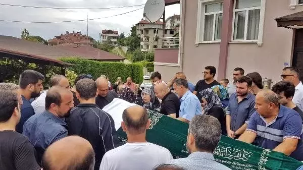 Gazeteci Serkan Bayraktar toprağa verildi Gazeteci Serkan Bayraktar toprağa verildi