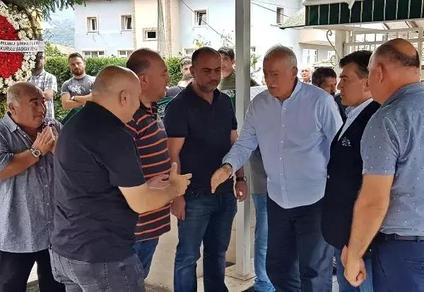 Gazeteci Serkan Bayraktar toprağa verildi Gazeteci Serkan Bayraktar toprağa verildi