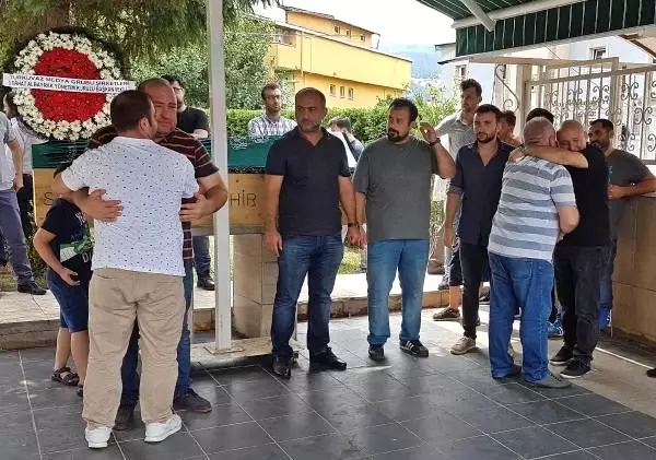 Gazeteci Serkan Bayraktar toprağa verildi Gazeteci Serkan Bayraktar toprağa verildi