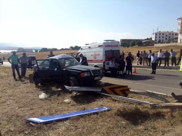 Gölova'da trafik kazası: 1 ölü, 4 yaralı Gölova'da trafik kazası: 1 ölü, 4 yaralı