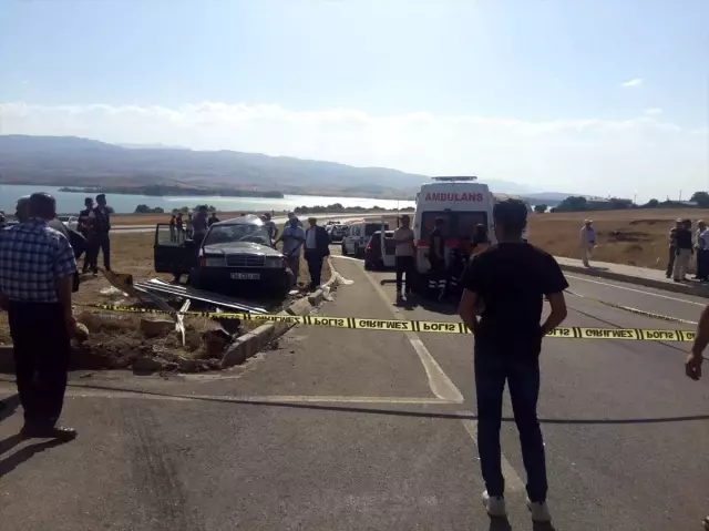 Gölova'da trafik kazası: 1 ölü, 4 yaralı Gölova'da trafik kazası: 1 ölü, 4 yaralı