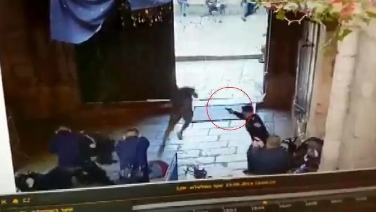 İsrail polisi, bıçaklı 2 genci vurdu