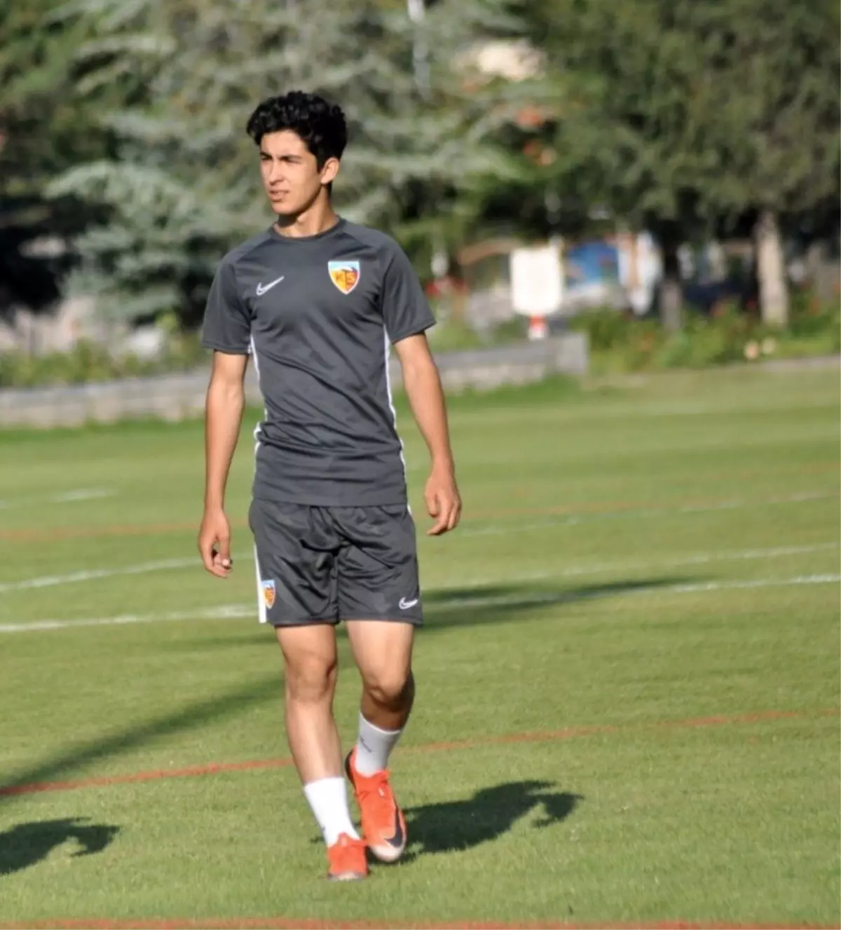 Kayserispor, Mehmet Eray'la profesyonel sözleşme imzaladı