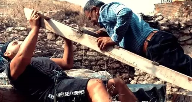 Şarkıcı Mr Jade, ormanda yaptığı sporla Rocky'e benzetildi