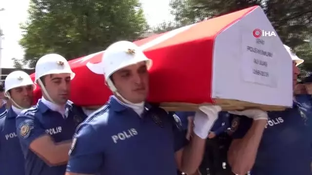 Şehit polis memuruna son görev Şehit polis memuruna son görev