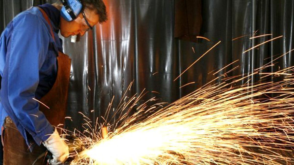 Sanayi üretimi bir önceki yıla göre yüzde 3,9 azaldı