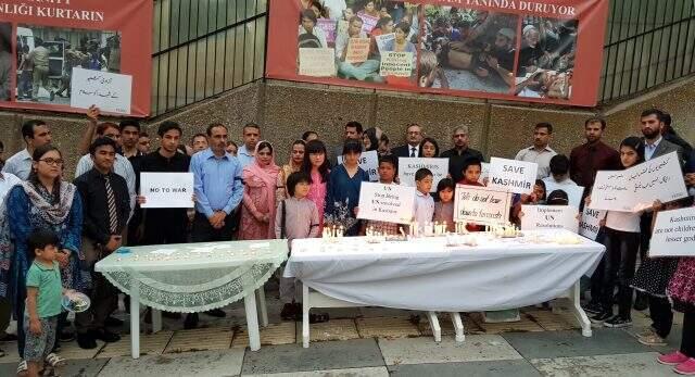 Türkiye'nin Keşmir için güçlü desteği 15 Ağustos'un 'Kara Gün' olarak anıldığı mum yakma töreninde yeniden teyit edildi