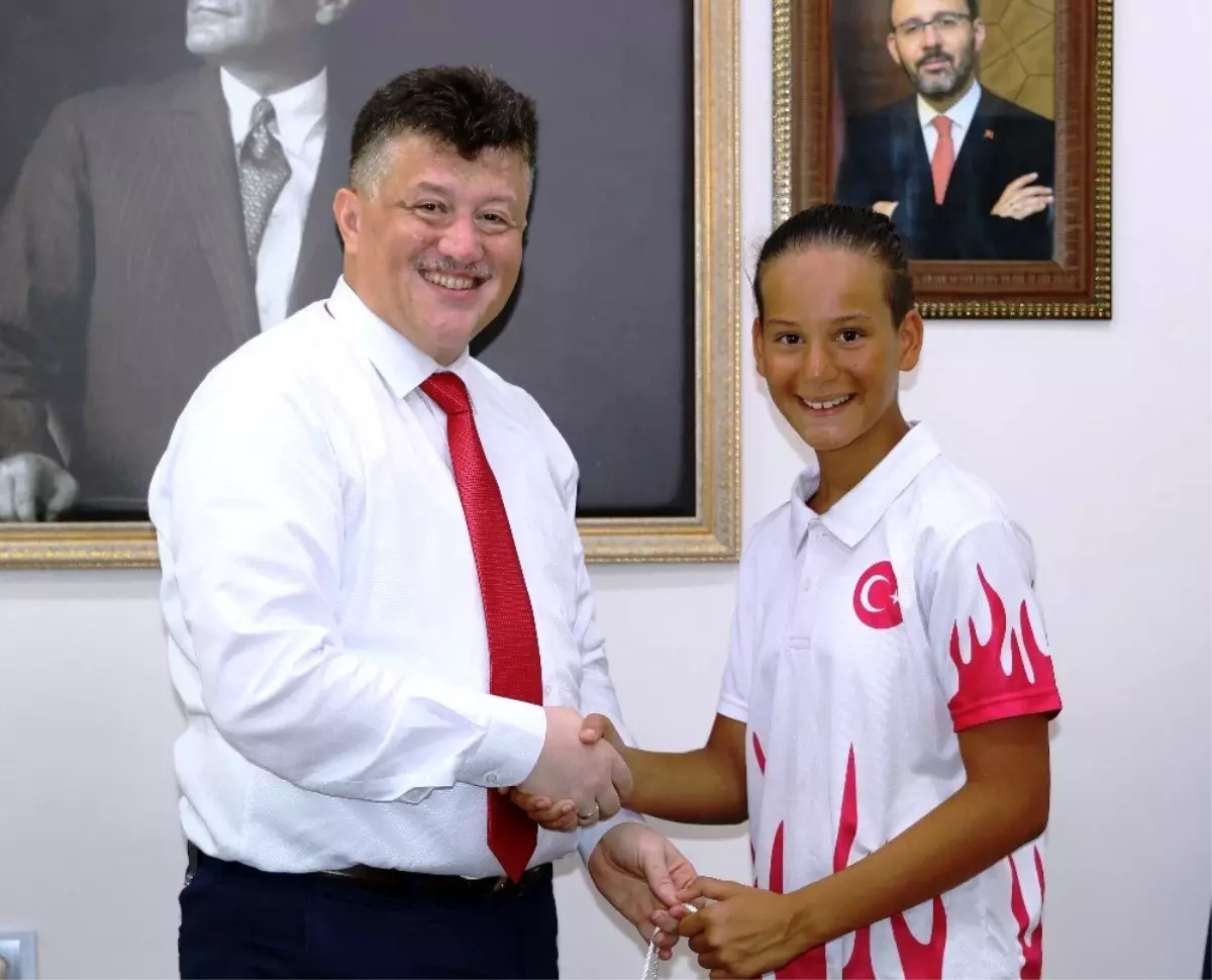 Türkiye şampiyonu olan 12 yaşındaki Beyza, Aydın'ı gururlandırdı