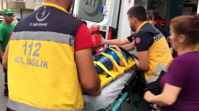 ZONGULDAK Yolun karşısına geçerken otomobilin çarptığı çocuk yaralandı ZONGULDAK Yolun karşısına geçerken otomobilin çarptığı çocuk yaralandı
