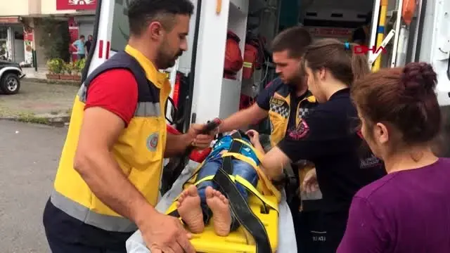 ZONGULDAK Yolun karşısına geçerken otomobilin çarptığı çocuk yaralandı ZONGULDAK Yolun karşısına geçerken otomobilin çarptığı çocuk yaralandı