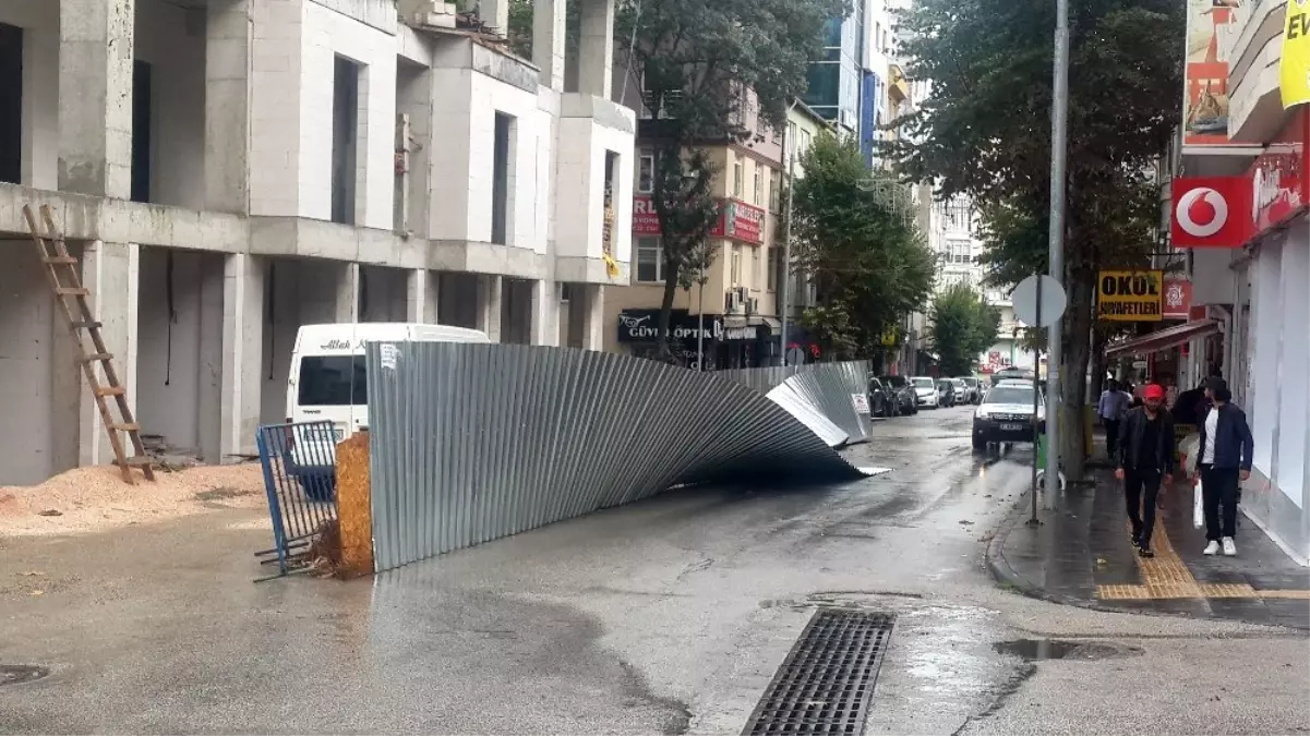 Bilecik'te kuvvetli rüzgar etkili oldu