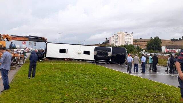 Çanakkale'de yolcu otobüsü devrildi: Bir kişi öldü, 26 kişi yaralandı