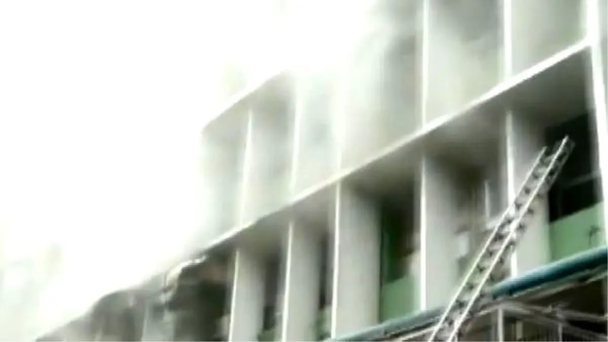 Hindistan'da hastanede yangın