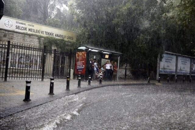 İstanbul'u teslim alan şiddetli yağmur ne zaman bitecek?