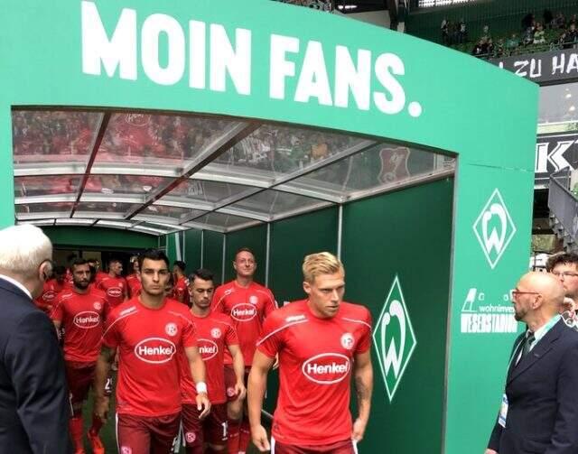 Kaan Ayhan ve Kenan Karaman'ın gol attığı maçta Düsseldorf, Werder Bremen'i mağlup etti