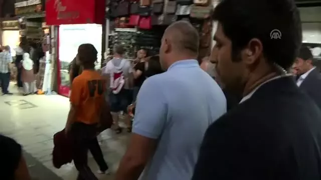 Kültür ve Turizm Bakanı Ersoy, Kapalıçarşı'da açıklamalarda bulundu Kültür ve Turizm Bakanı Ersoy, Kapalıçarşı'da açıklamalarda bulundu
