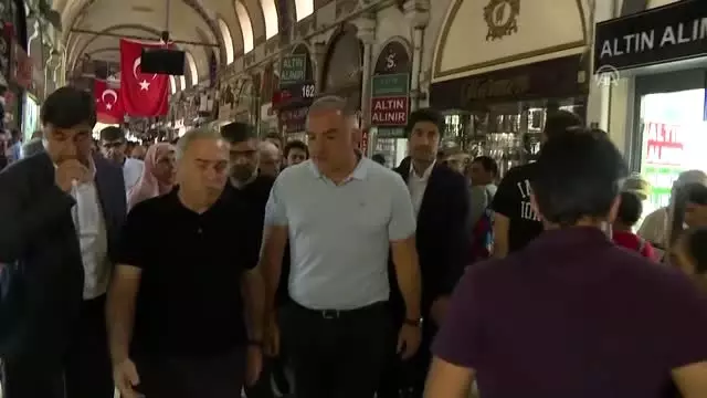 Kültür ve Turizm Bakanı Ersoy, Kapalıçarşı'da açıklamalarda bulundu Kültür ve Turizm Bakanı Ersoy, Kapalıçarşı'da açıklamalarda bulundu