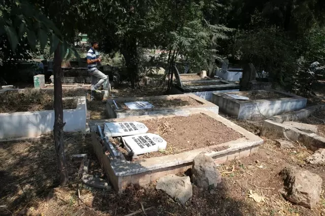100 mezarın yıkılıp üzerine yazı yazılmasıyla ilgili 6 şüpheli gözaltına alındı 100 mezarın yıkılıp üzerine yazı yazılmasıyla ilgili 6 şüpheli gözaltına alındı