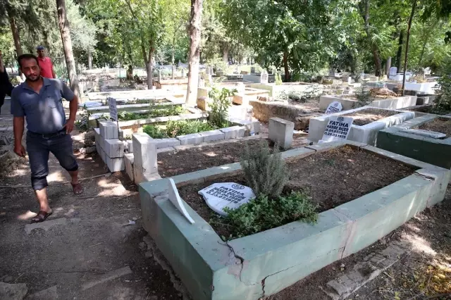 100 mezarın yıkılıp üzerine yazı yazılmasıyla ilgili 6 şüpheli gözaltına alındı 100 mezarın yıkılıp üzerine yazı yazılmasıyla ilgili 6 şüpheli gözaltına alındı