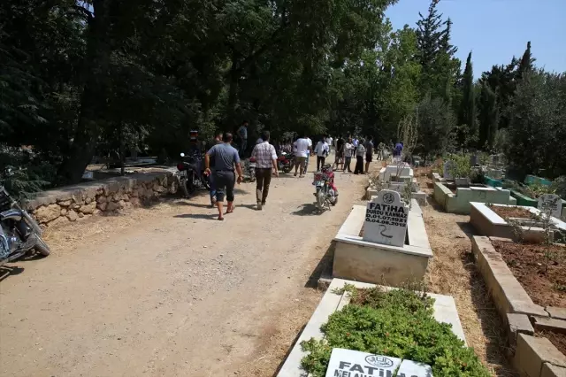 100 mezarın yıkılıp üzerine yazı yazılmasıyla ilgili 6 şüpheli gözaltına alındı 100 mezarın yıkılıp üzerine yazı yazılmasıyla ilgili 6 şüpheli gözaltına alındı