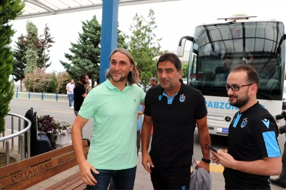 Trabzonspor, yeni sezonun ilk maçı için İstanbul'a gitti