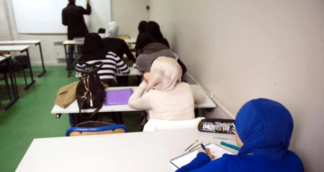 Belçika'da Flaman kesimindeki okullarda başörtüsü resmen yasaklanıyor