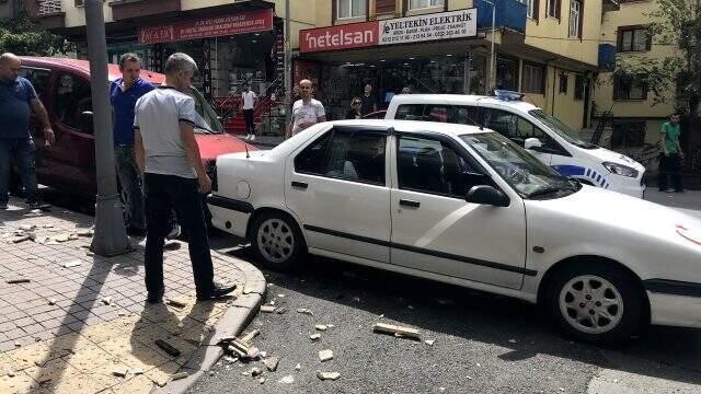 Binanın saçağından düşen taş parçası genç kadını hastanelik etti