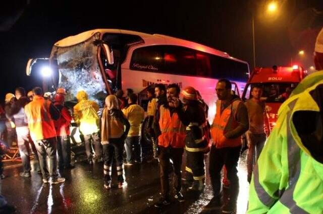 Bolu Dağı'nda yolcu otobüsü ile TIR çarpıştı: 37 yaralı