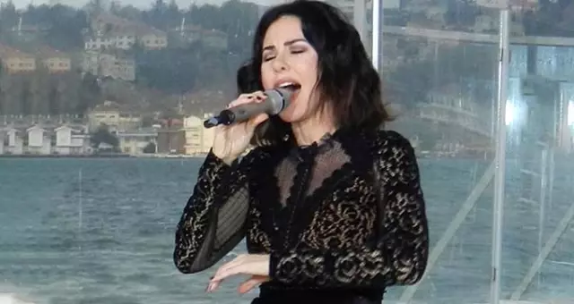 Defne Samyeli aralarında Deniz Seki ve Cenk Eren'in de olduğu afişte yer almak istemedi Defne Samyeli aralarında Deniz Seki ve Cenk Eren'in de olduğu afişte yer almak istemedi