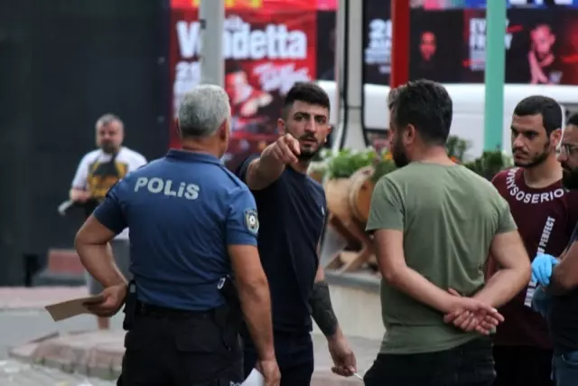 Eğlence merkezindeki kavgada silahlar konuştu: 3 yaralı Eğlence merkezindeki kavgada silahlar konuştu: 3 yaralı