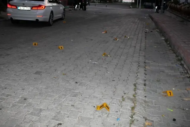 Eğlence merkezindeki kavgada silahlar konuştu: 3 yaralı Eğlence merkezindeki kavgada silahlar konuştu: 3 yaralı